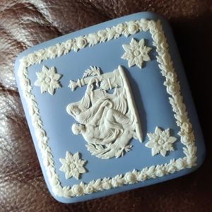 Vintage hard to find Wedgewood Trinket Box